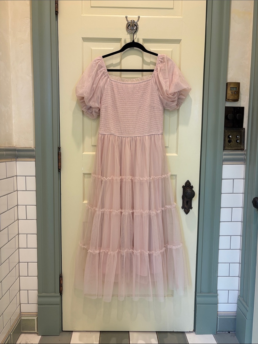 Women’s' Beige Tulle Tiered Dress with Puff Sleeves - Medium